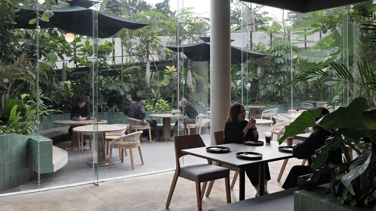 Jakarta Rooftop Garden Restaurant Furniture Project — 3