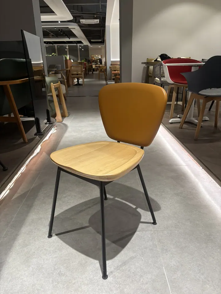 Gitter-Stuhl — Café Stuhl