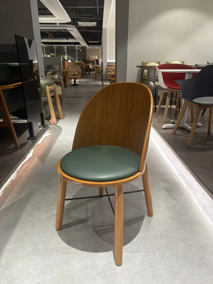 Kontur-Stuhl — Café Stuhl