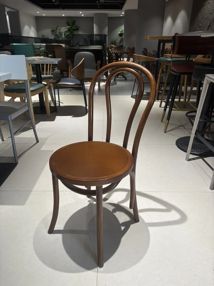 Kapsel-Stuhl — Café Stuhl