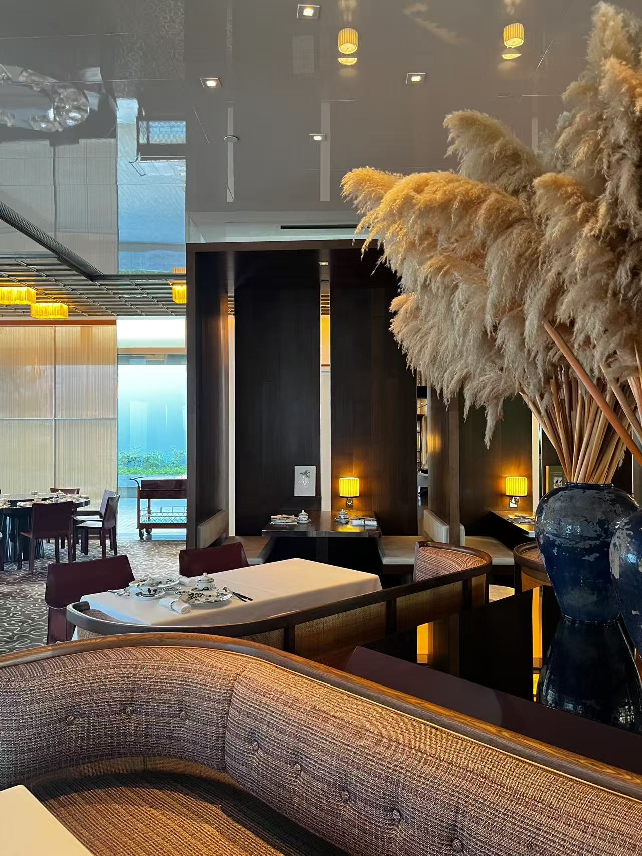 高端餐厅实景 - 主用餐区全景