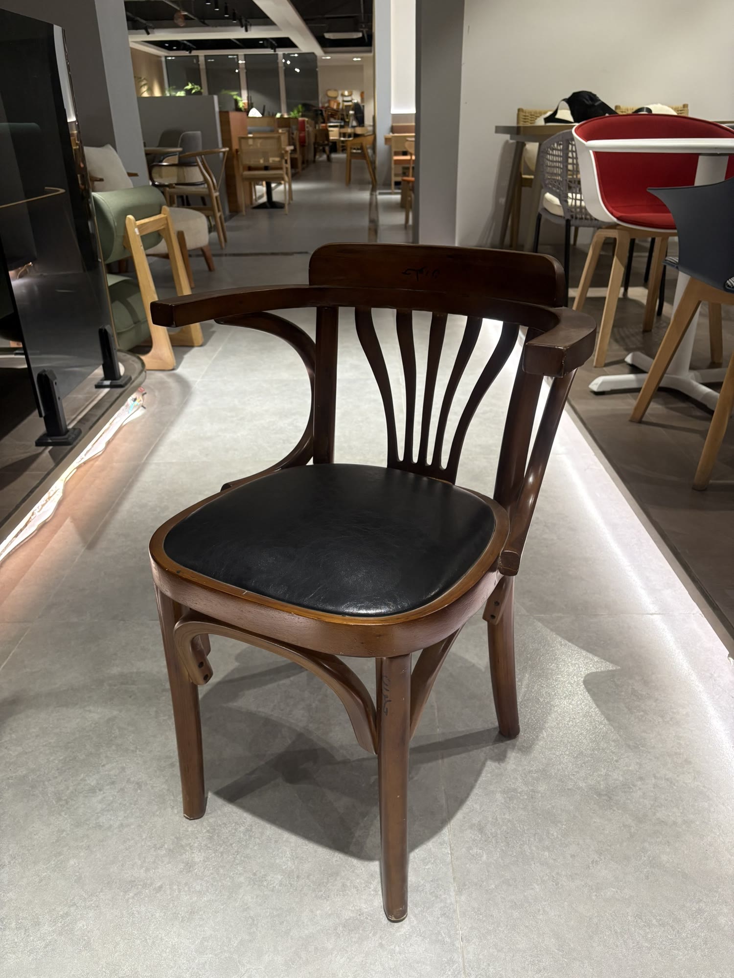 Whisper Chair — commercial café chair | EASEN