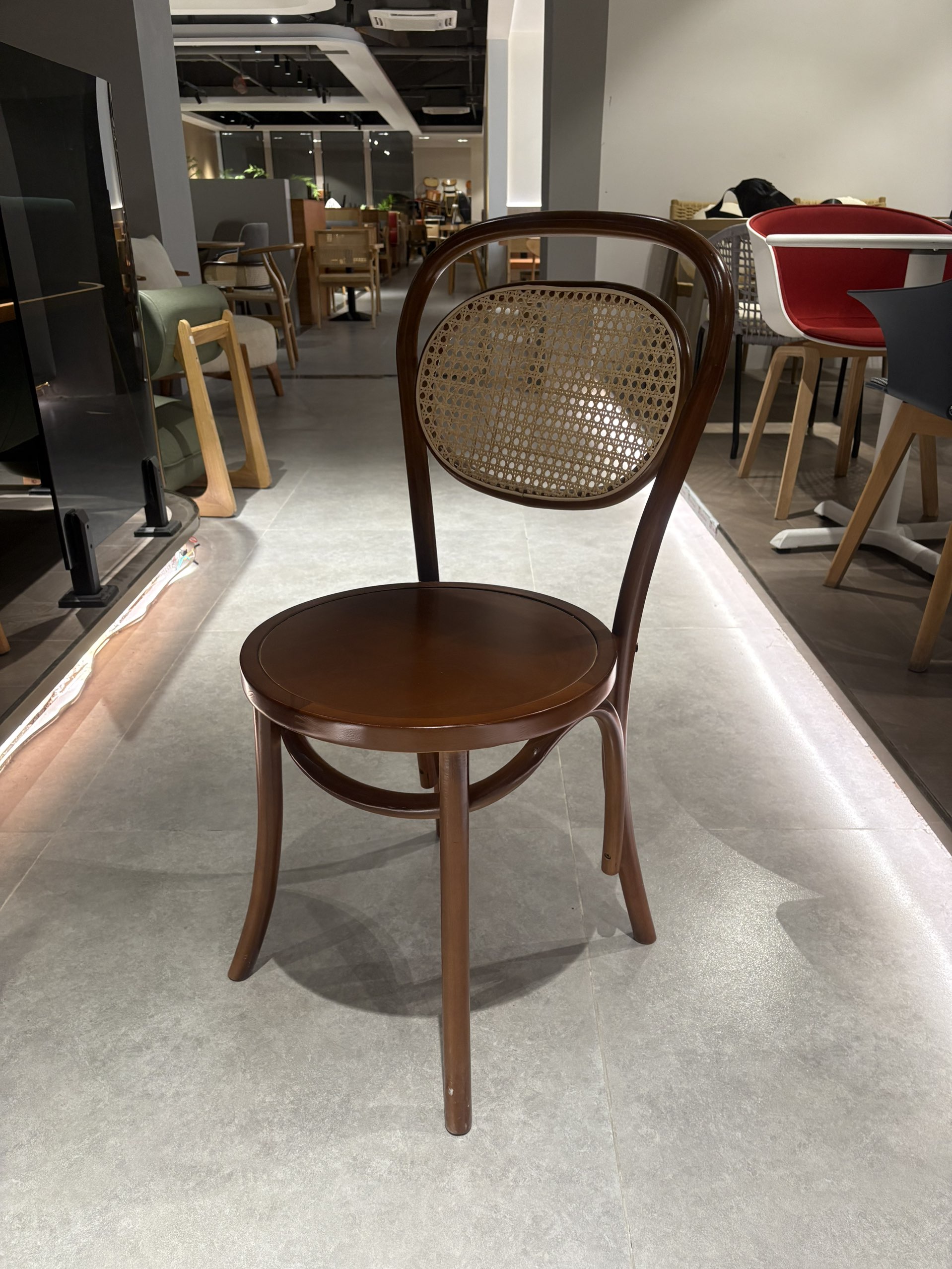 Halo Chair — commercial café chair | EASEN