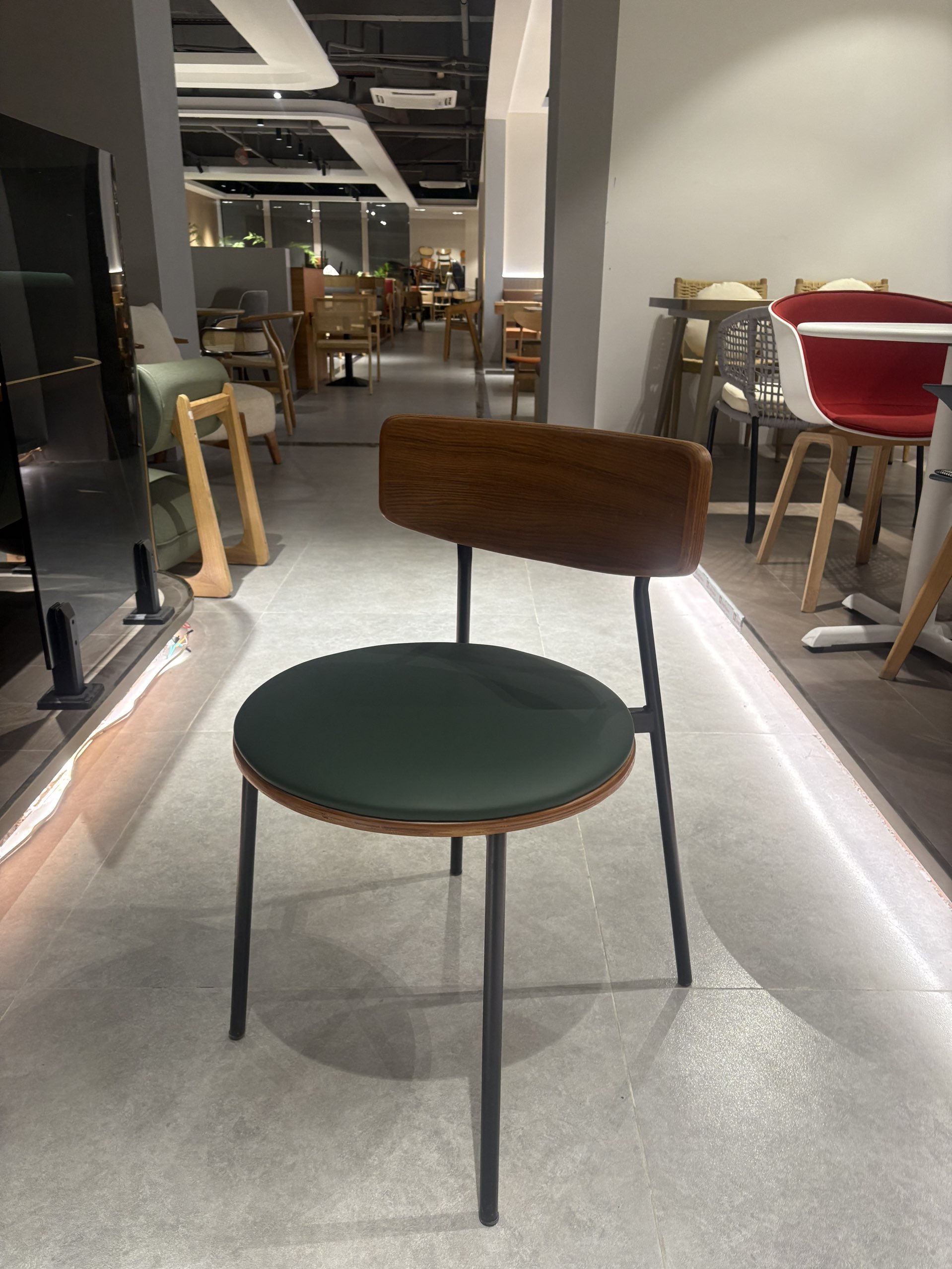 Cascade Chair — commercial café chair | EASEN