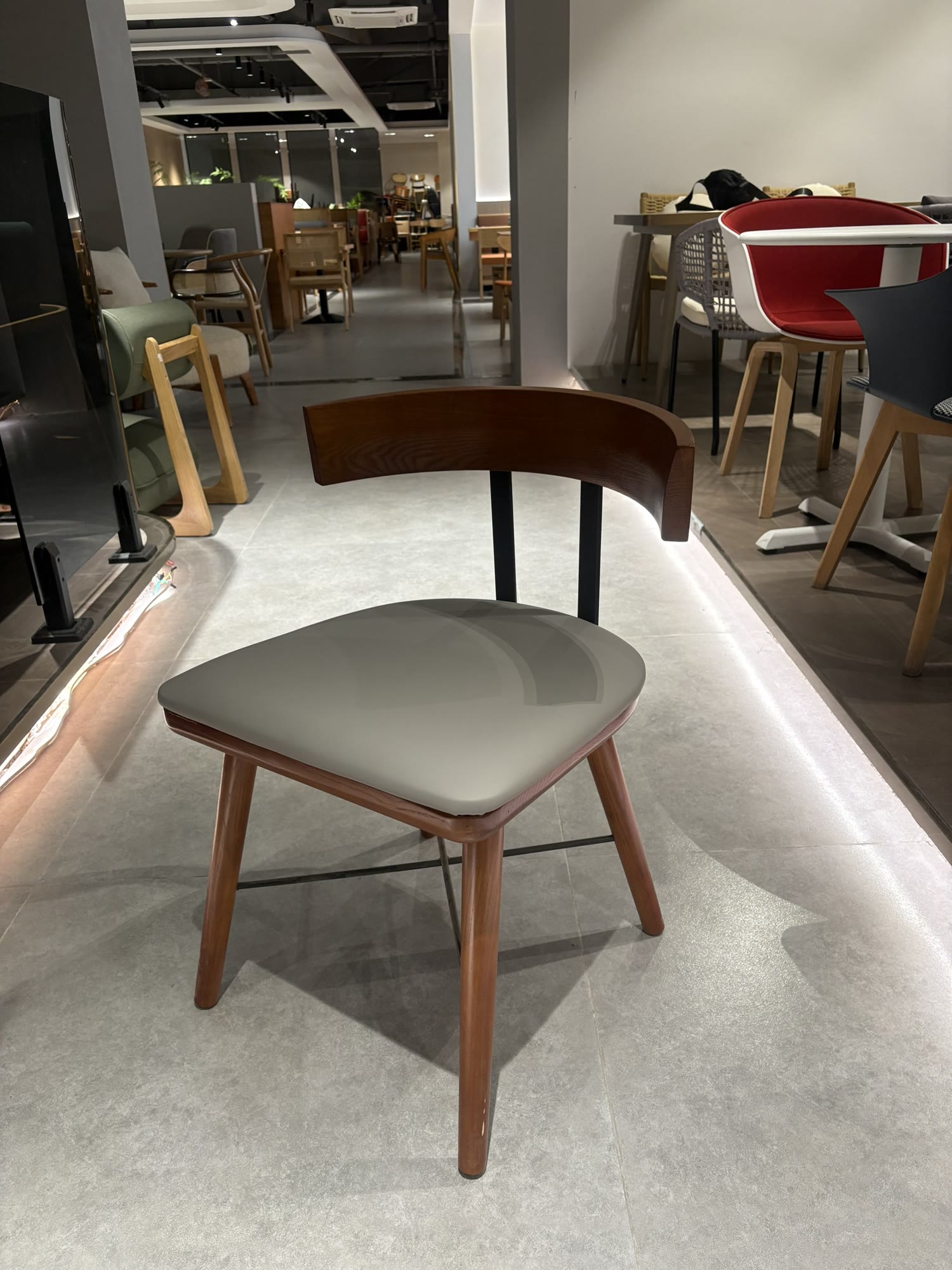 Threshold Chair — commercial café chair | EASEN