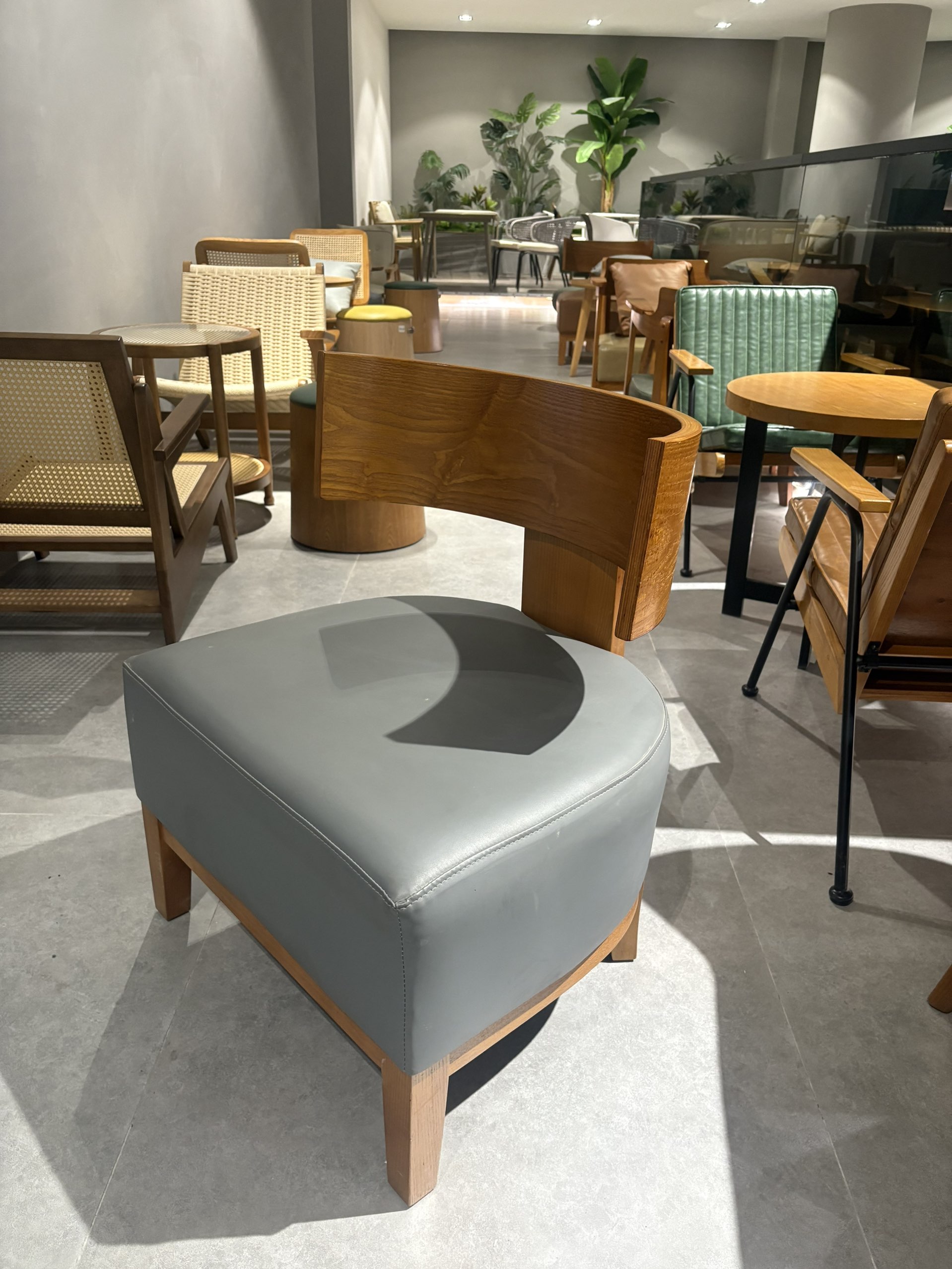Petal Chair — commercial café chair | EASEN