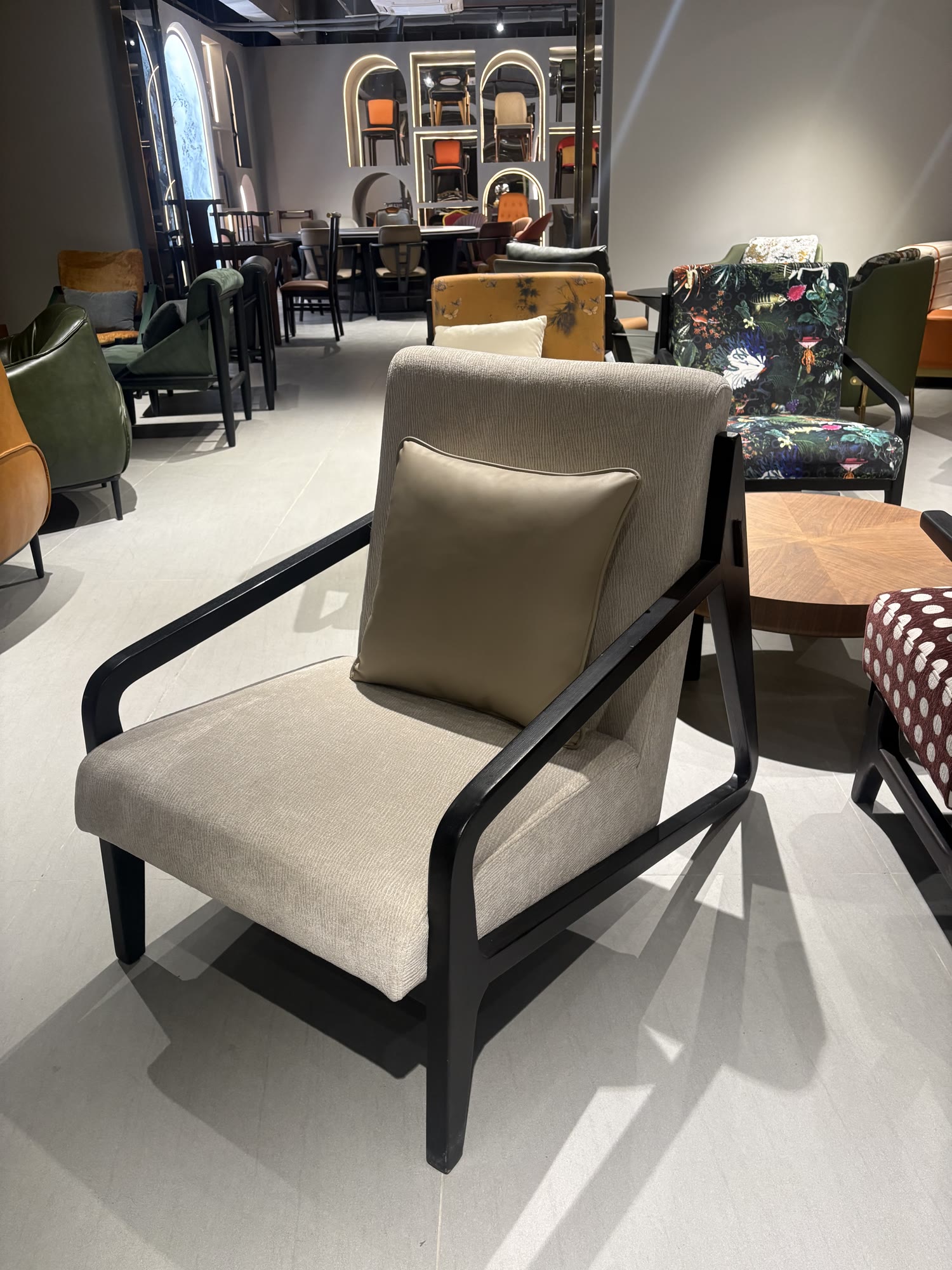 Wind Chair — commercial café chair | EASEN