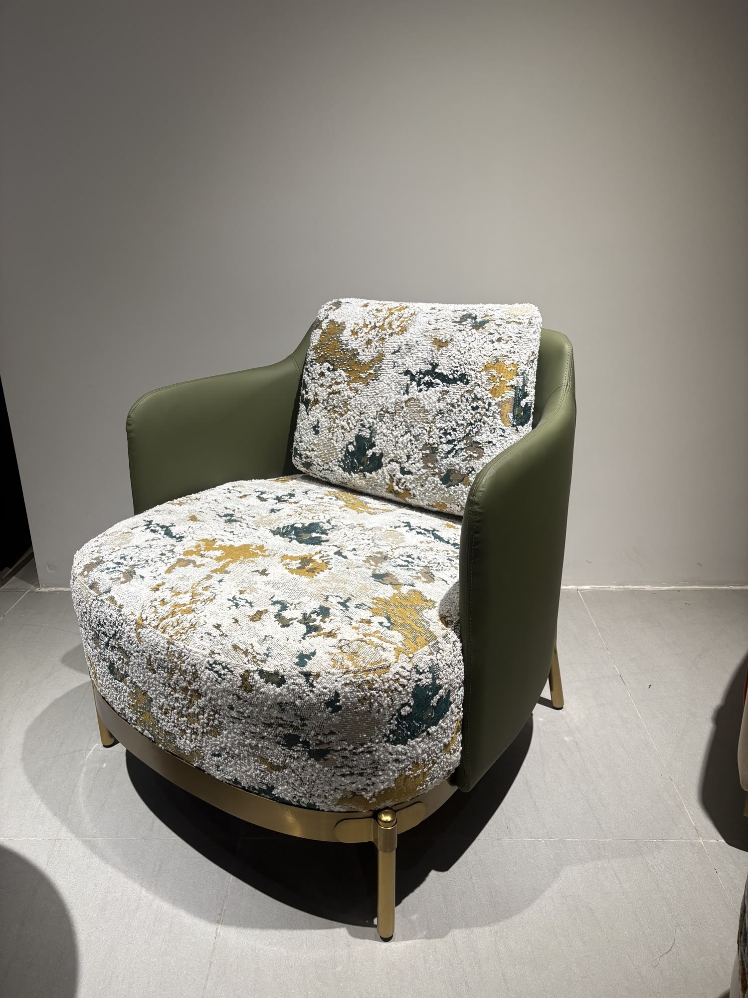 Seed Chair — commercial café chair | EASEN