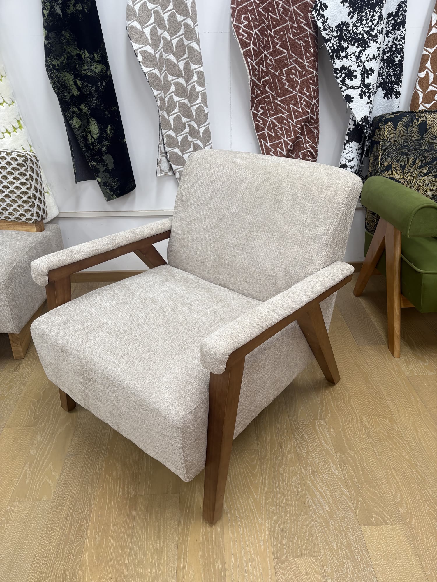 Passage Chair — commercial café chair | EASEN