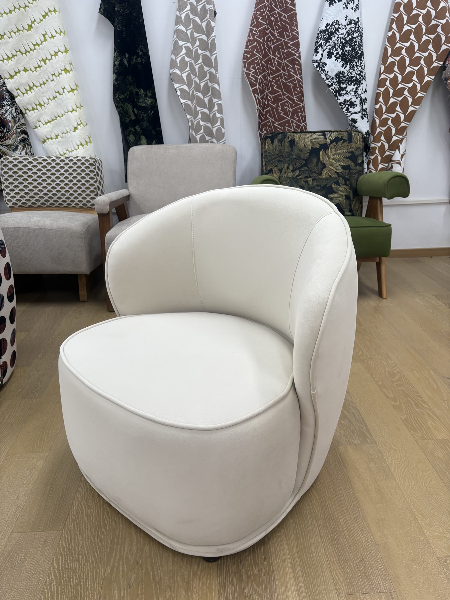Link Chair — commercial café chair | EASEN
