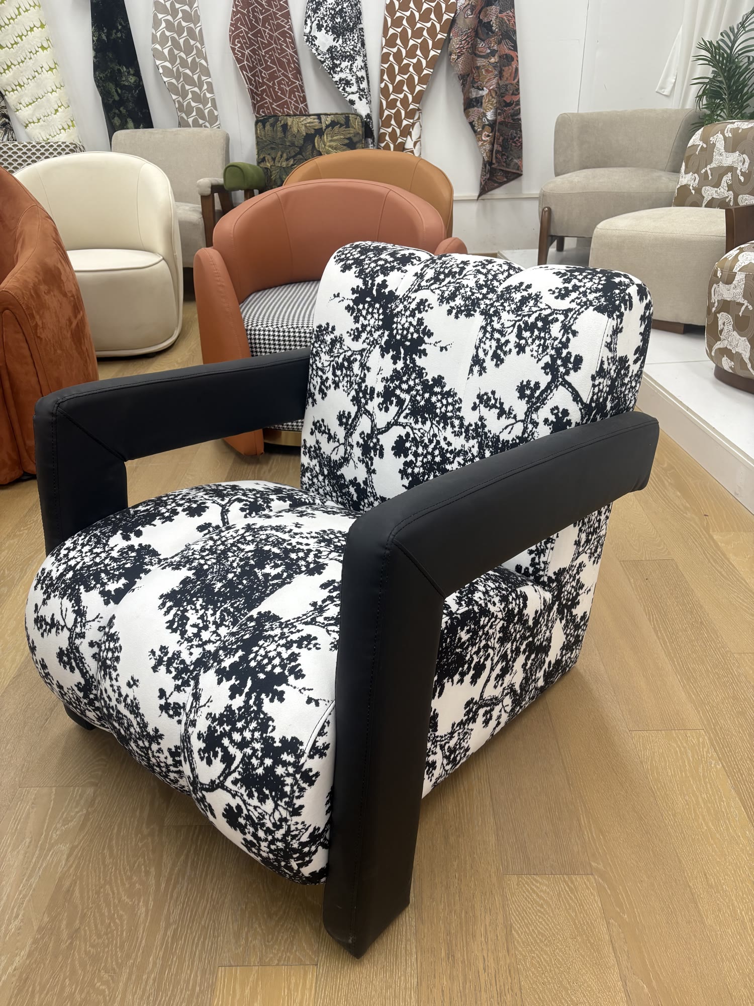 Flow Chair — commercial café chair | EASEN
