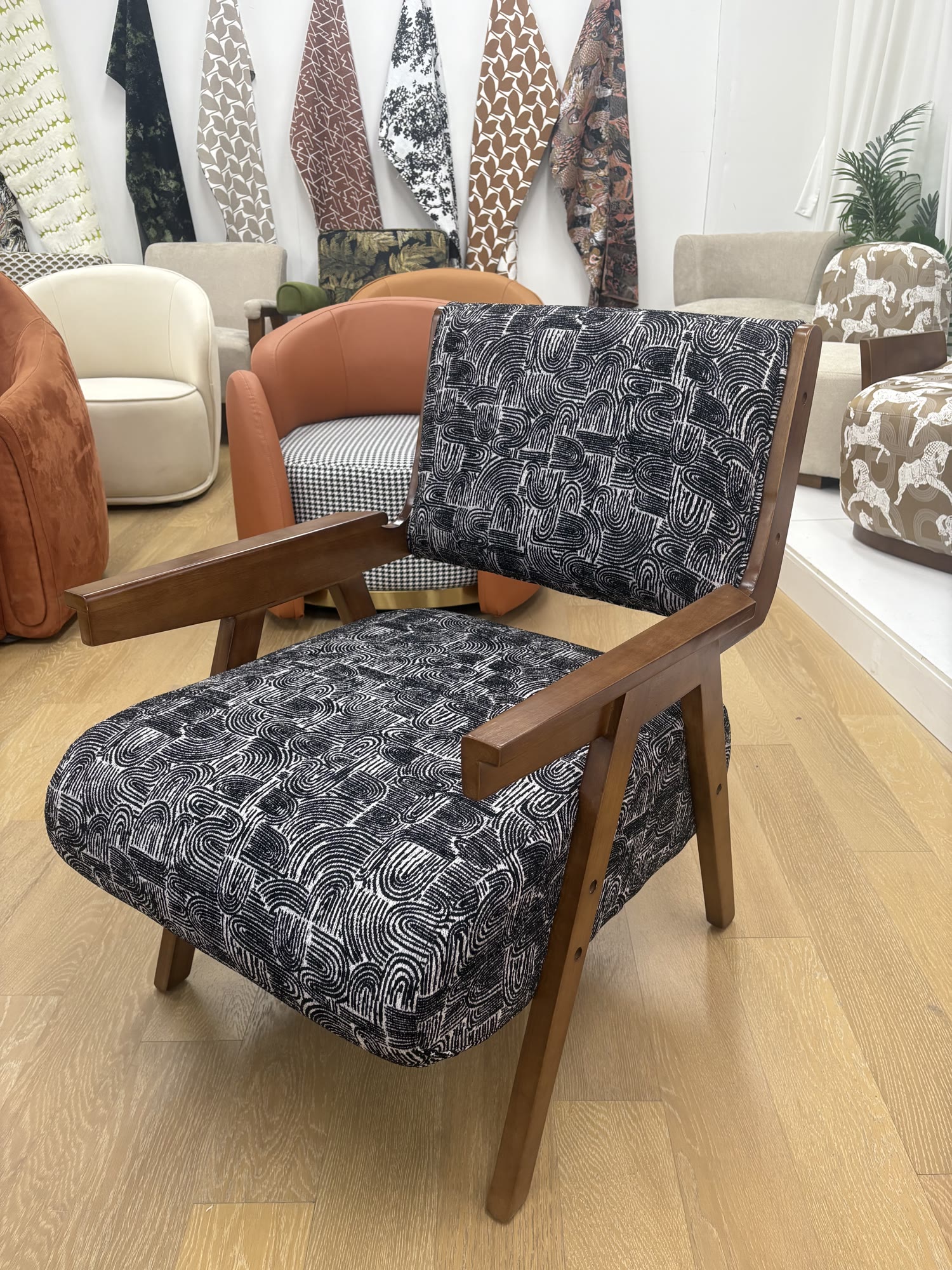 Current Chair — commercial café chair | EASEN