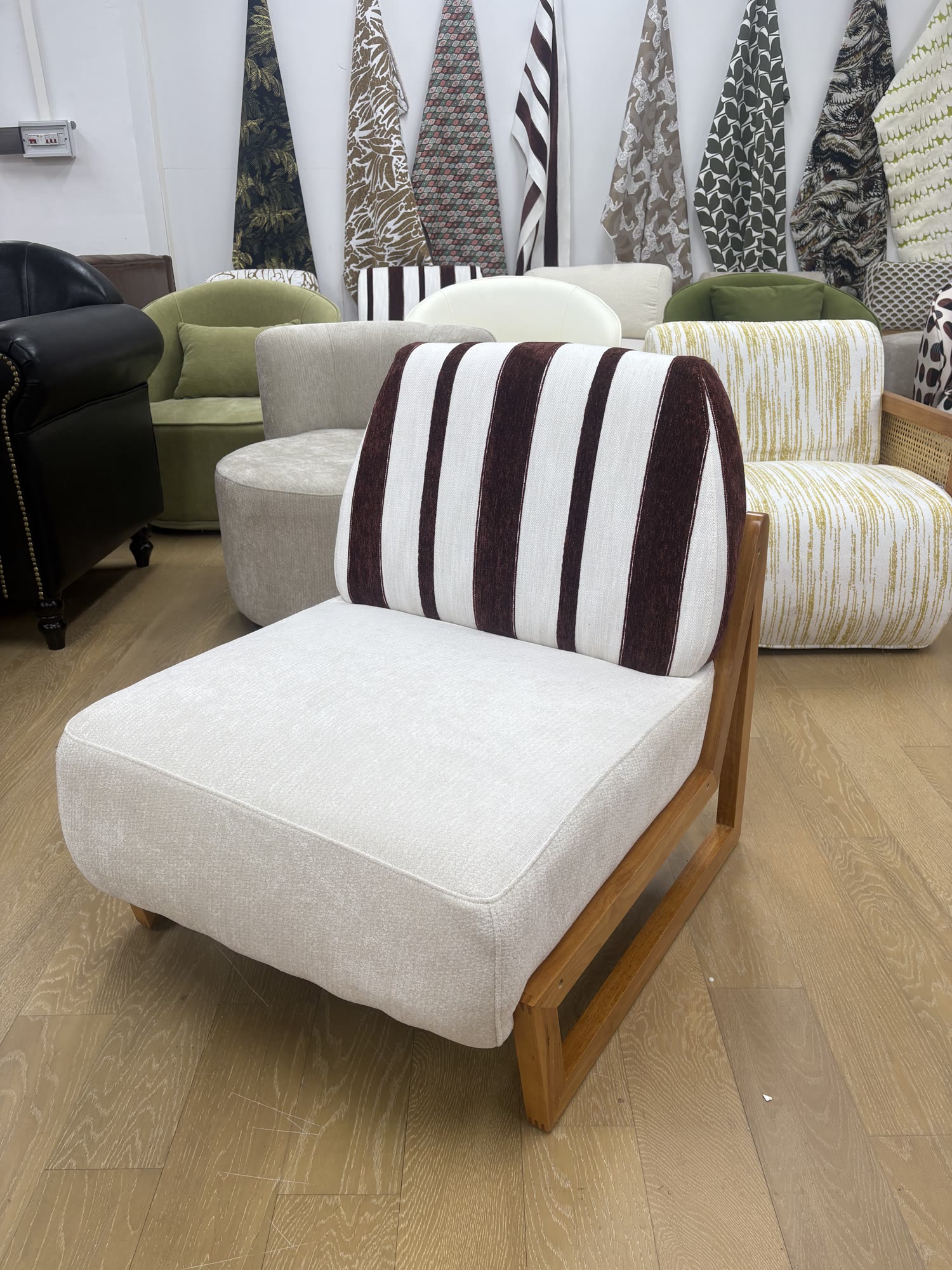 Wave Chair — commercial café chair | EASEN
