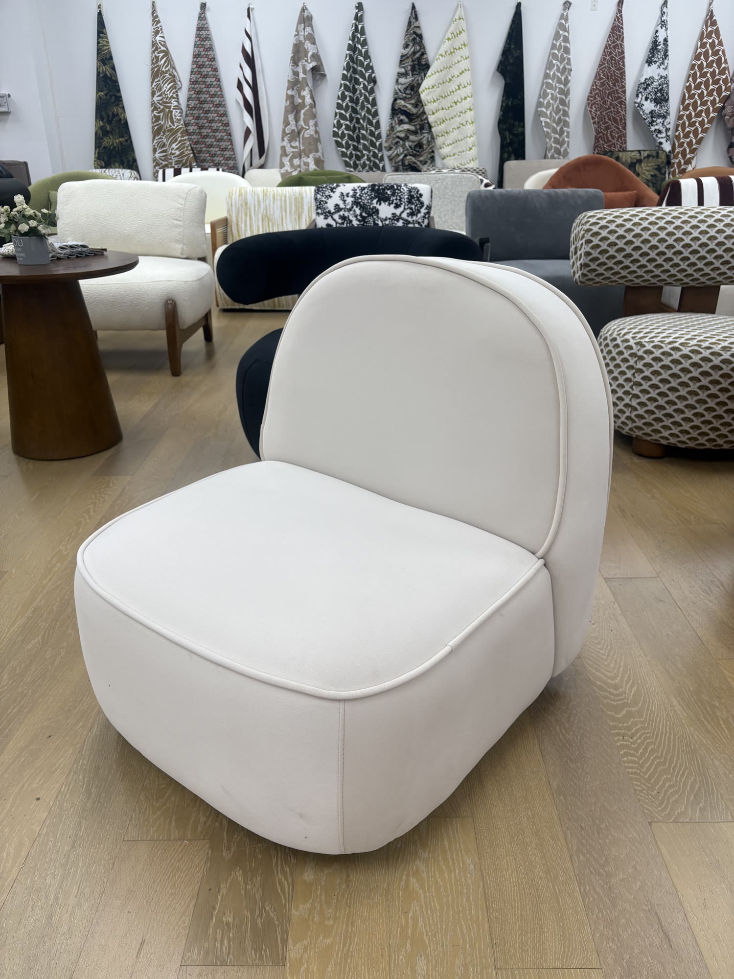 Core Chair — commercial café chair | EASEN