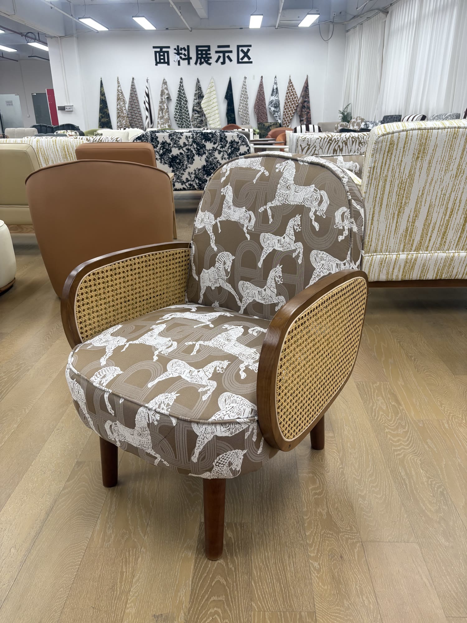 Center Chair — commercial café chair | EASEN
