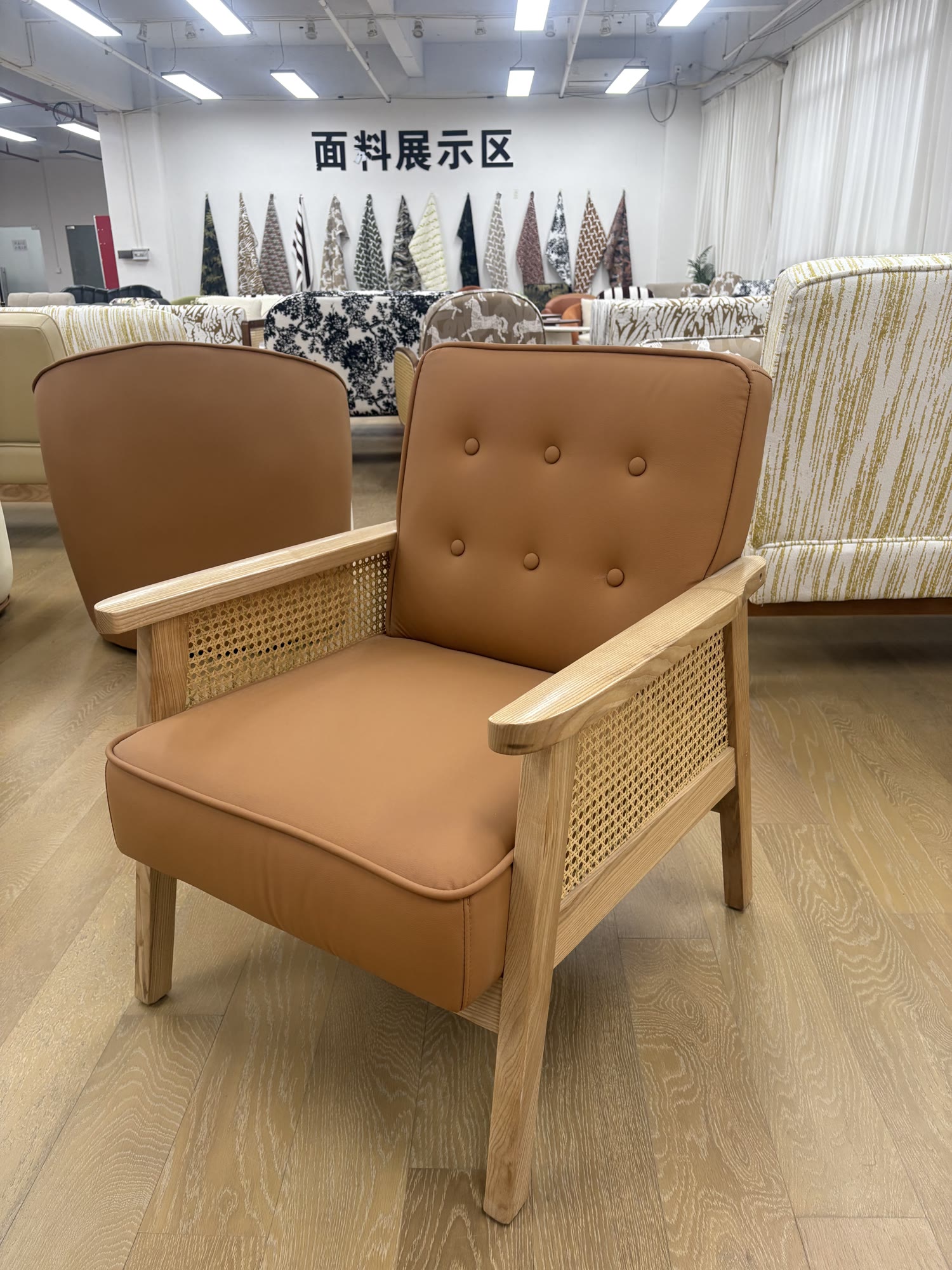 Focus Chair — commercial café chair | EASEN