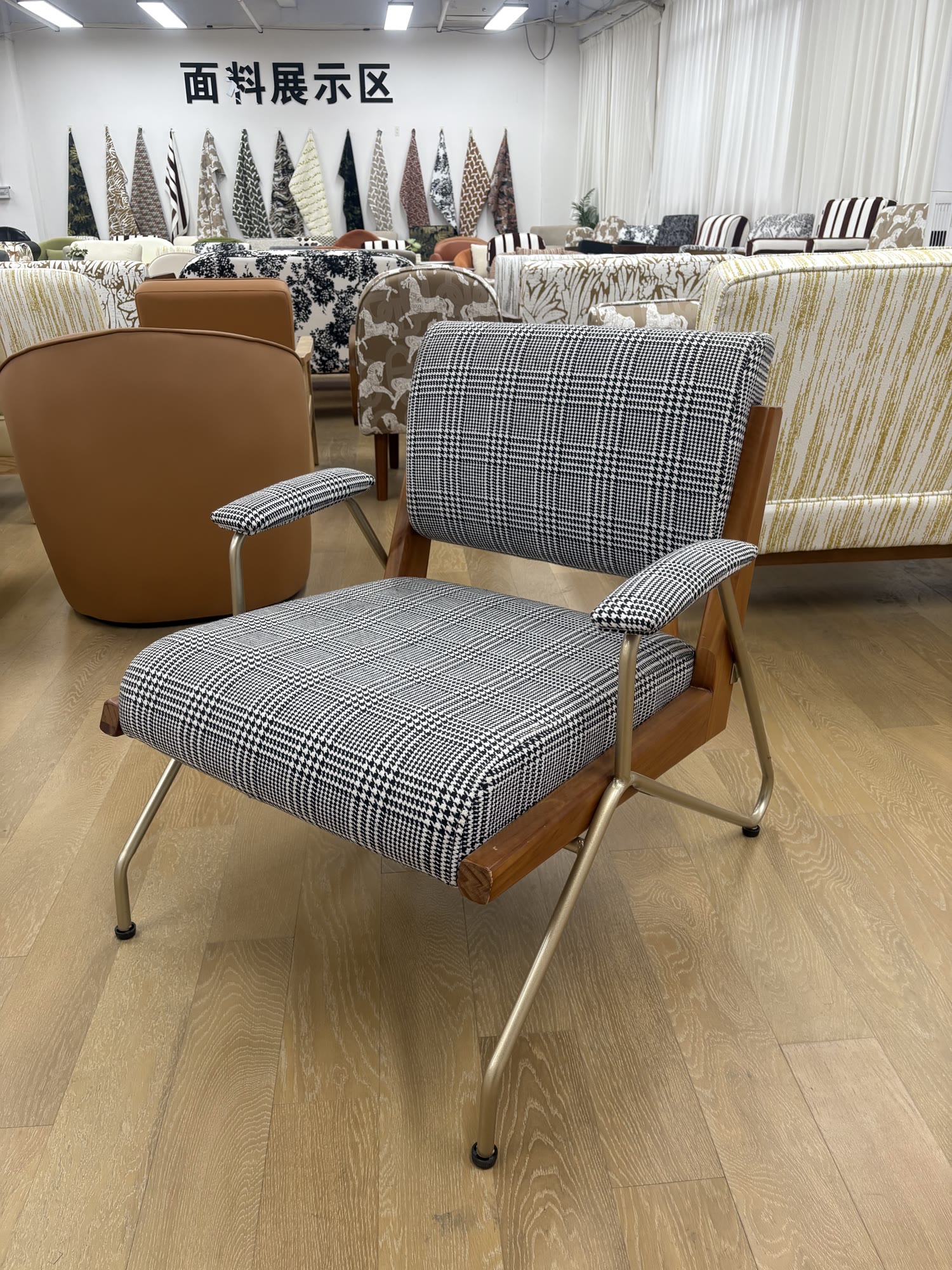 Point Chair — commercial café chair | EASEN