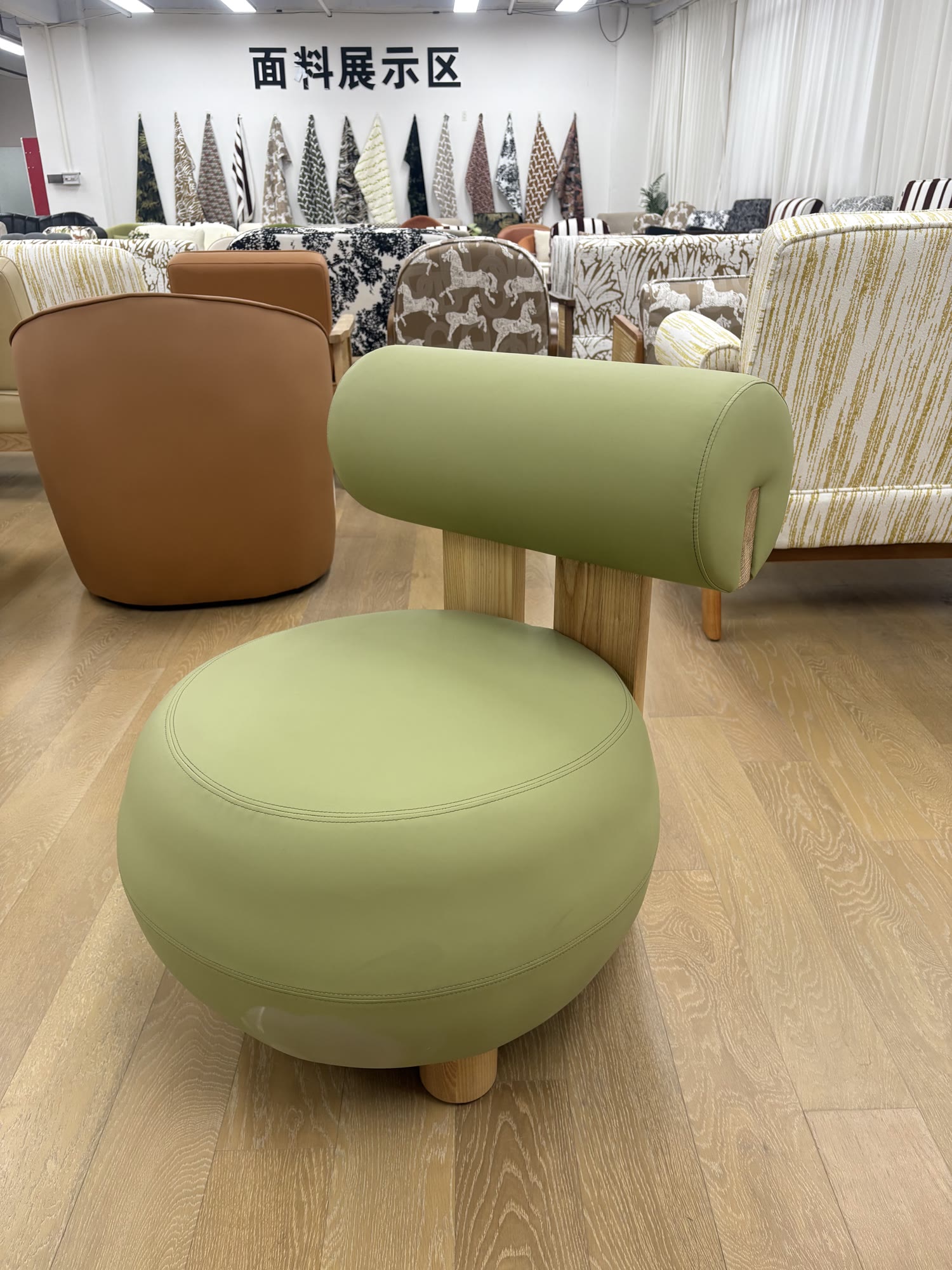 Apex Chair — commercial café chair | EASEN