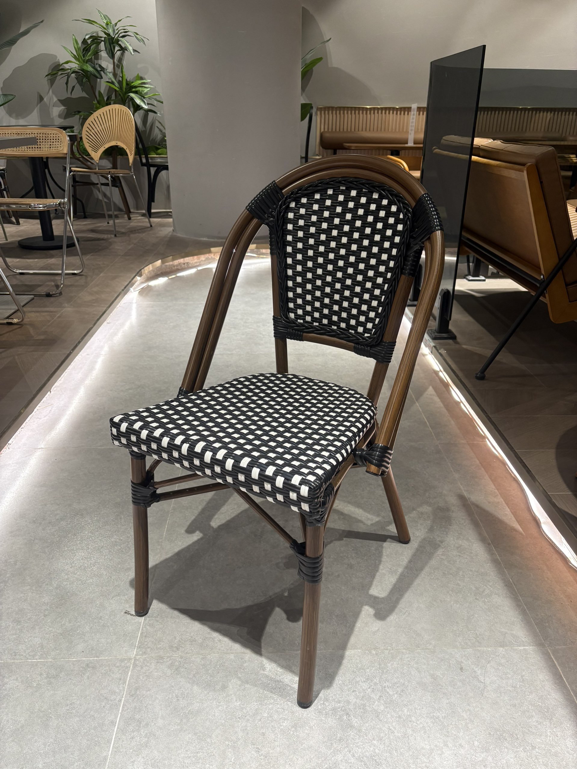 Patina Chair — commercial outdoor chair | EASEN