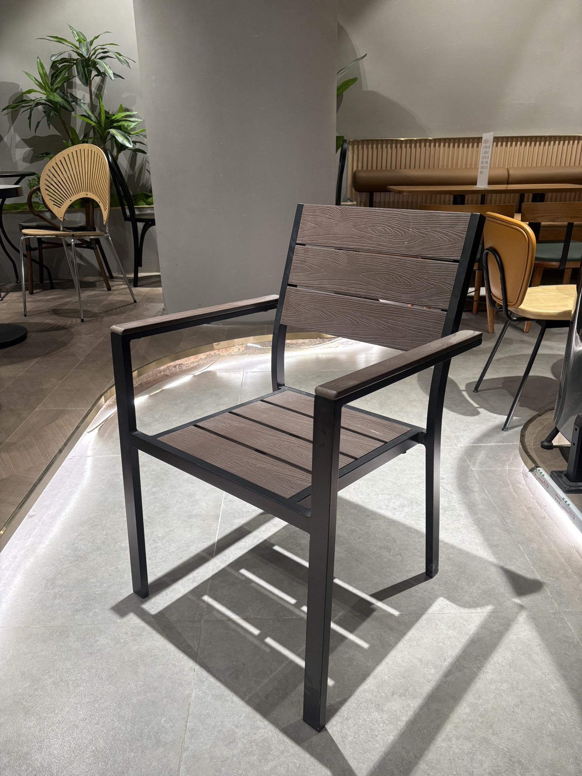 Erosion Chair — commercial outdoor chair | EASEN