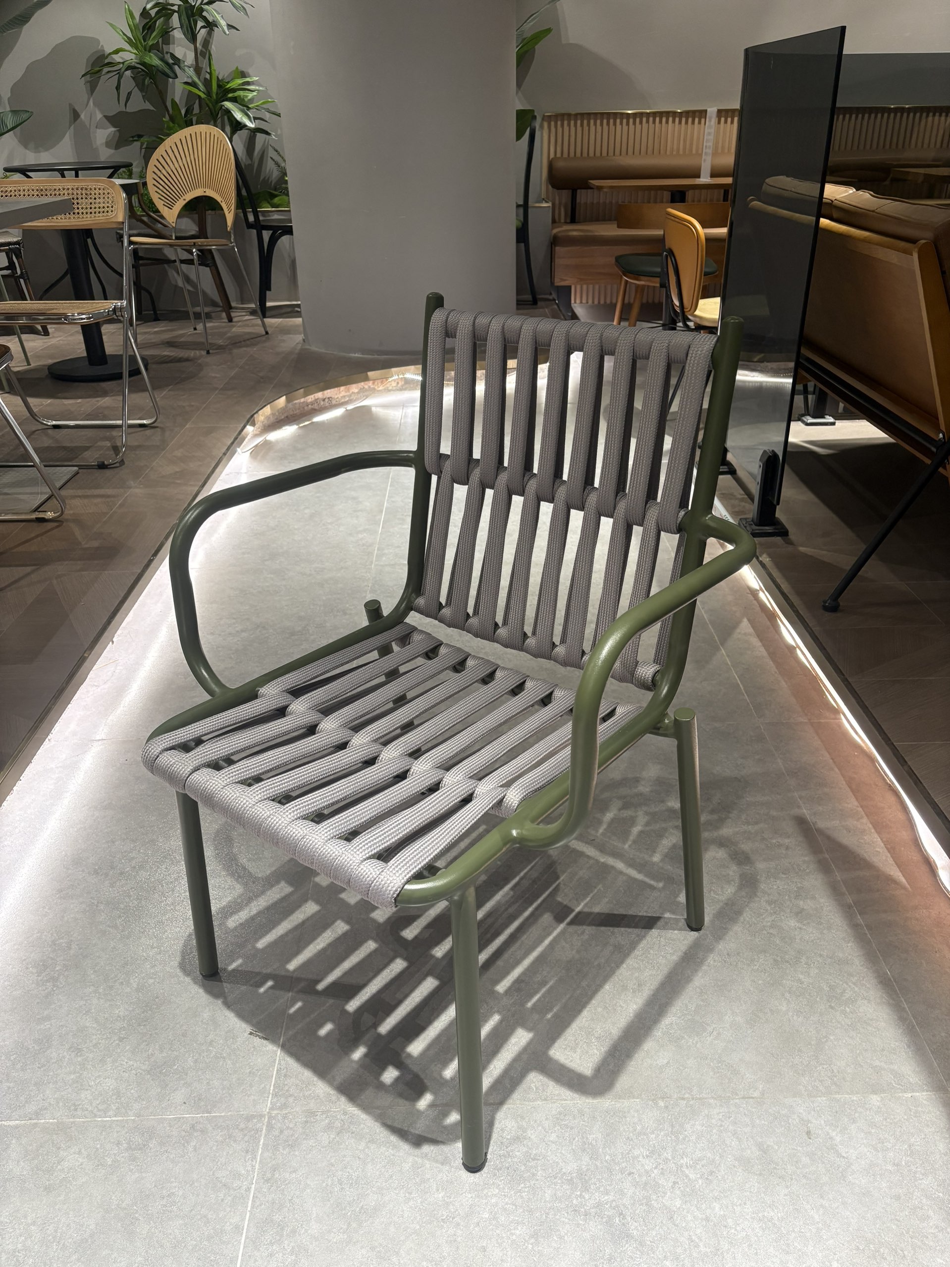 Tide Chair — commercial outdoor chair | EASEN
