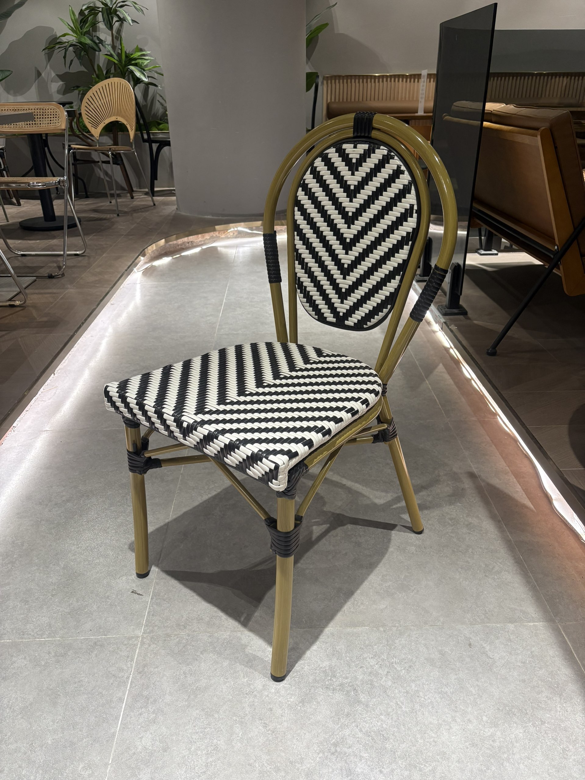Fern Chair — commercial outdoor chair | EASEN