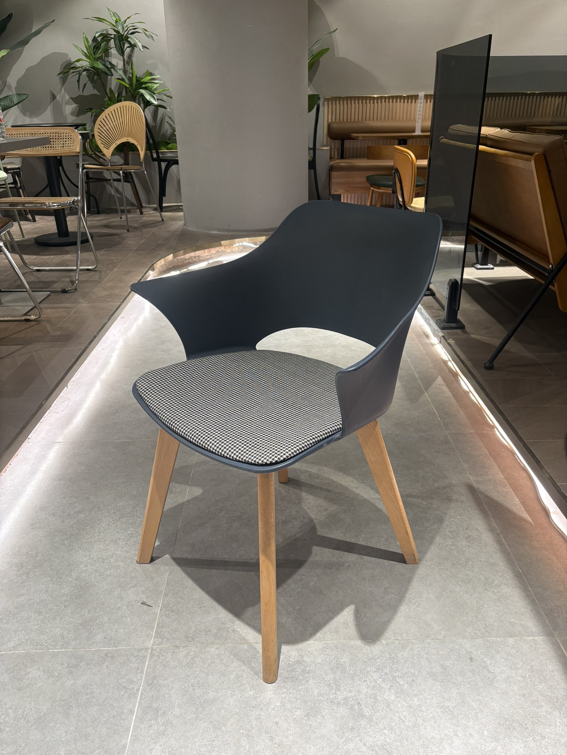 Mesa Chair — commercial outdoor chair | EASEN